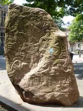 Kopi af Harald Blåtands runesten fra Jelling på Domplein i Utrecht. Foto: Anders Purup.