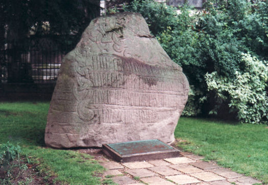 Kopi af Harald Blåtands runesten fra Jelling i Rouen. Foto: Anne Pedersen.